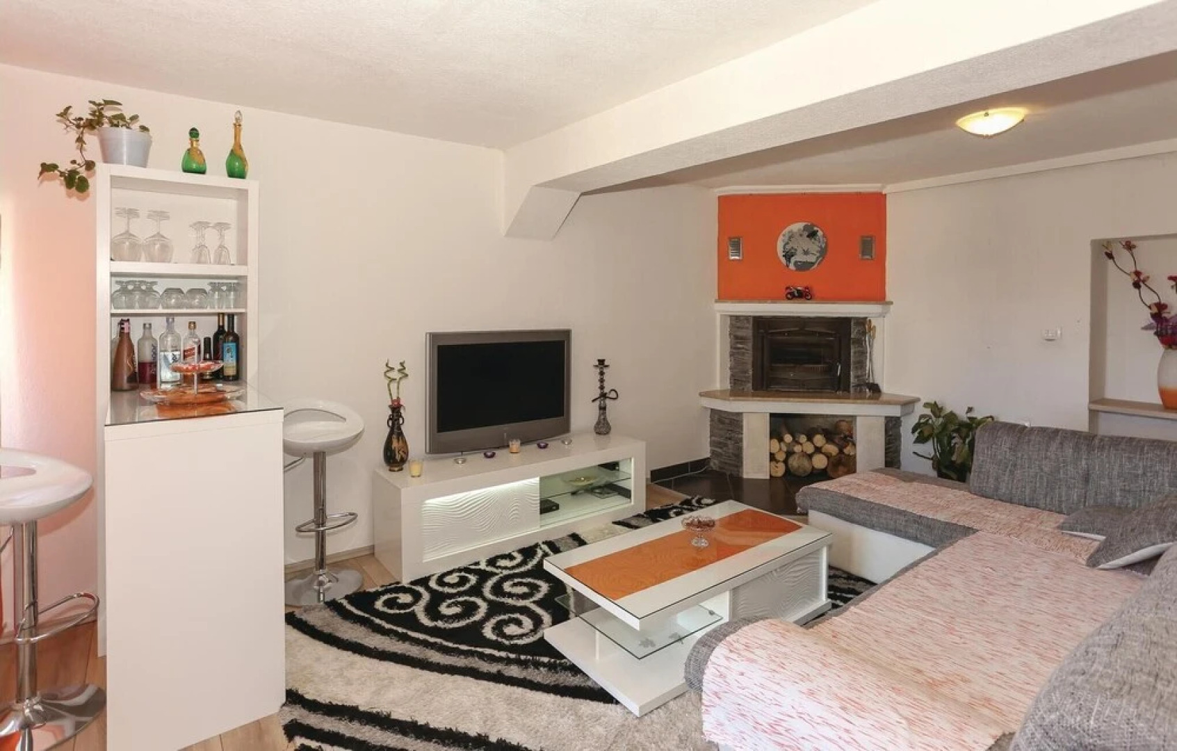 Awesome Home in Solin with Hot Tub, WiFi & 2 Bedrooms