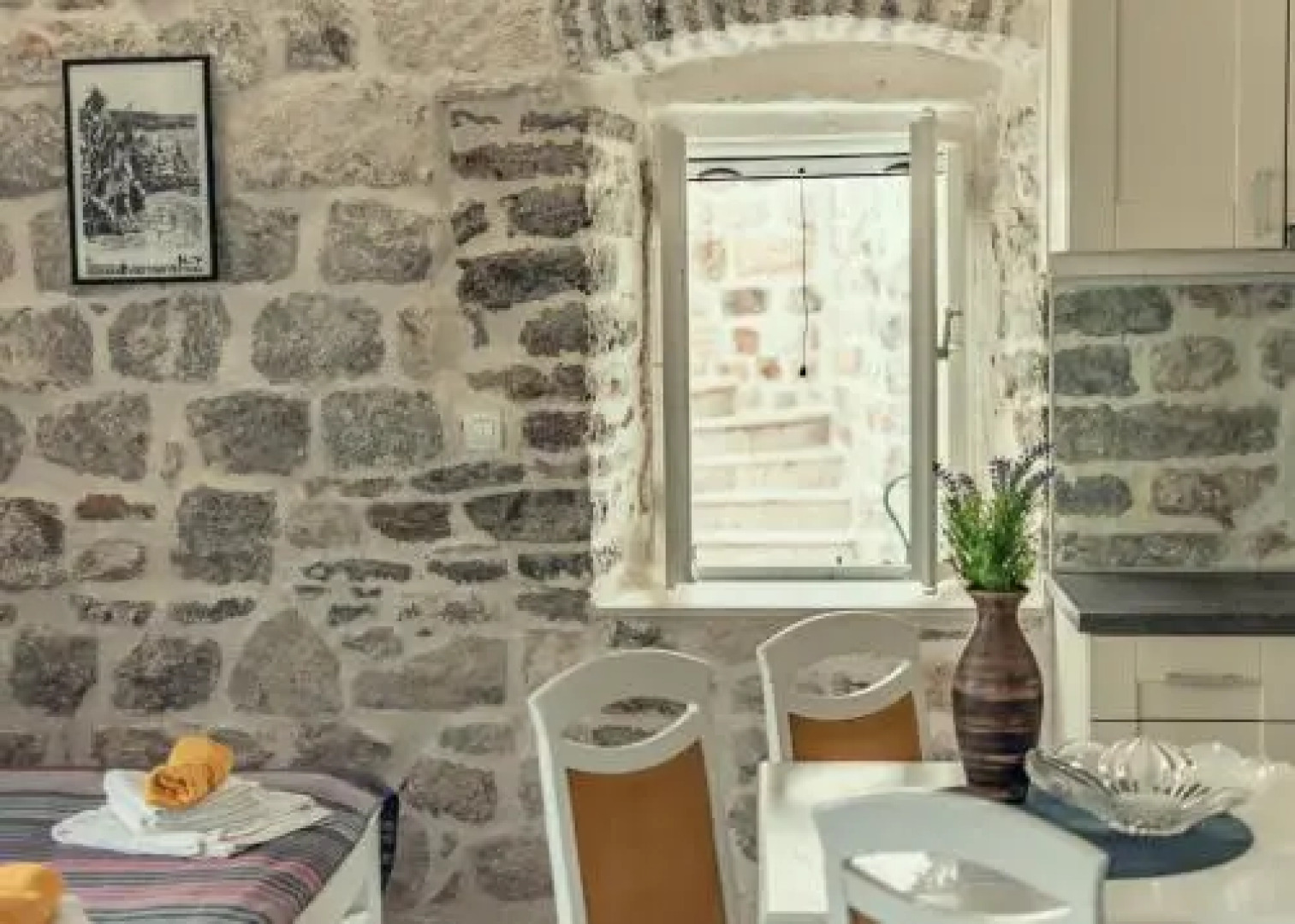 Sunny Port Apartment & Rooms