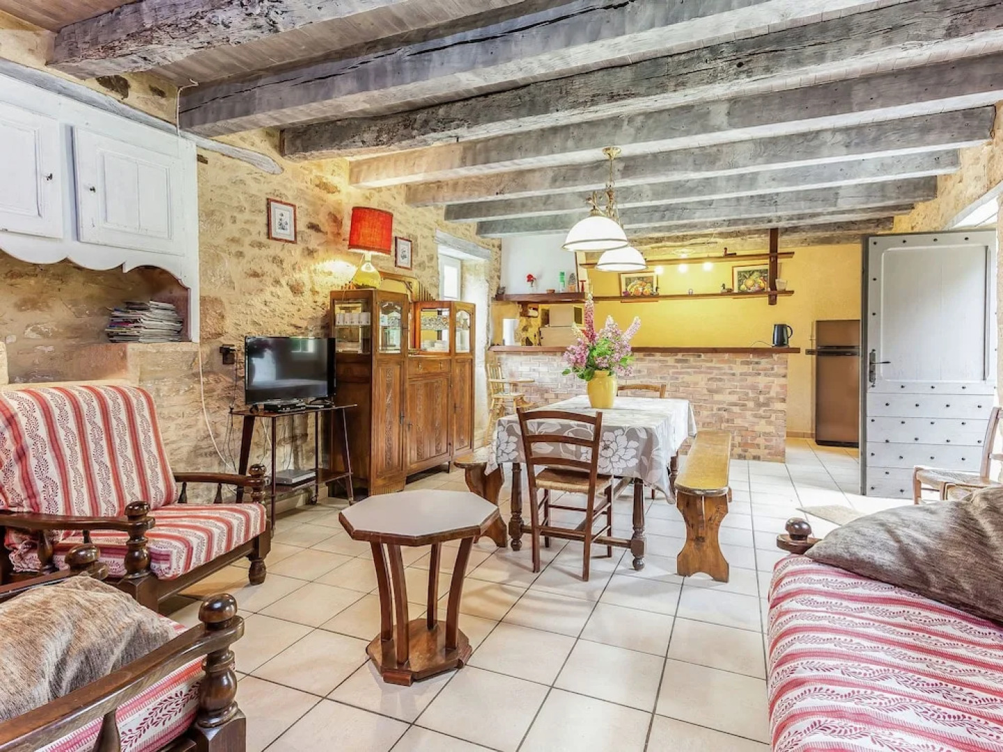 Beautiful Holiday Home in Wooded Grounds Near Villefranche-du-périgord