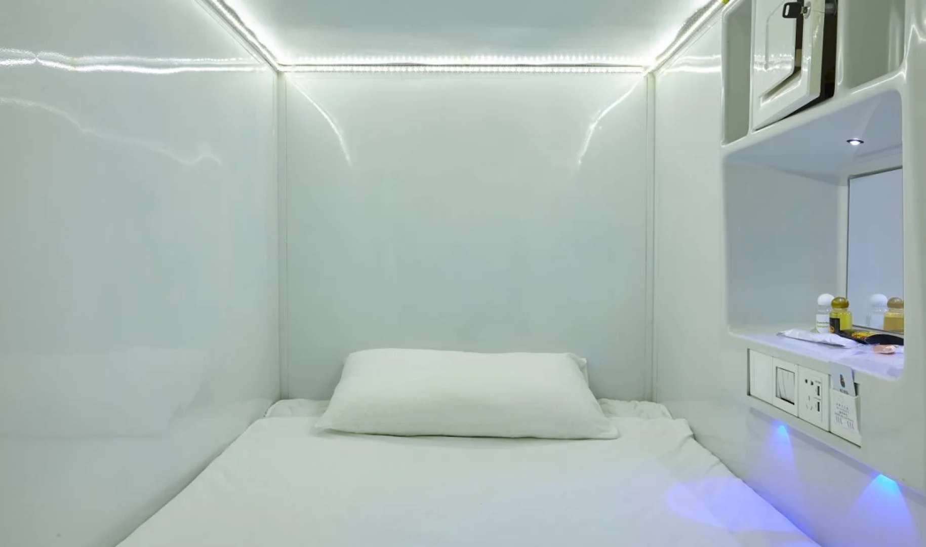 Molotoff Capsule Hotel