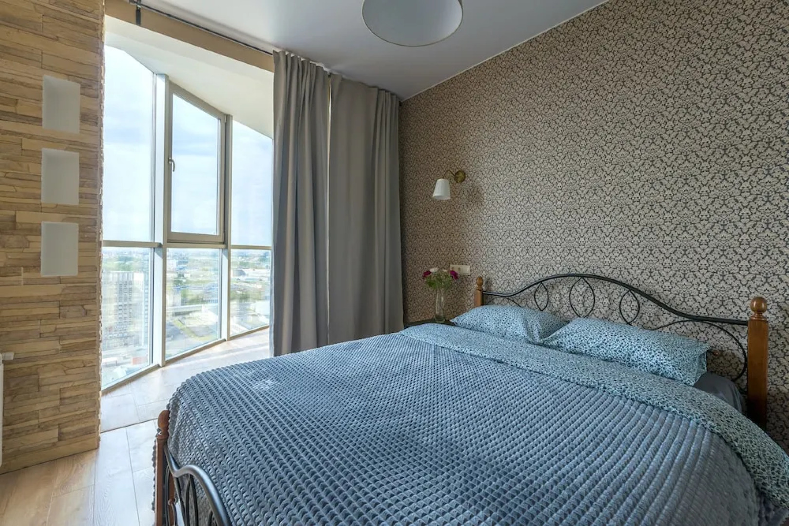 Апартаменты с видом на Ленинский проспект