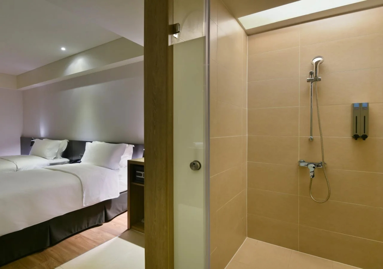 Just Sleep Kaohsiung Station