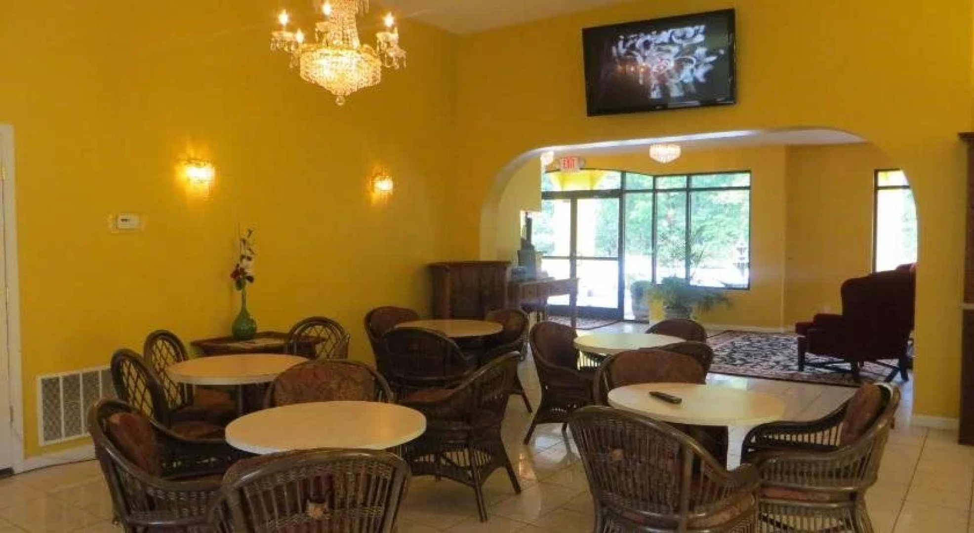 Golden Manor Inn & Suites