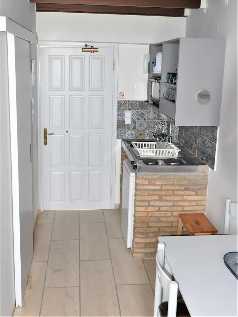 Meraki Apartments and Studios