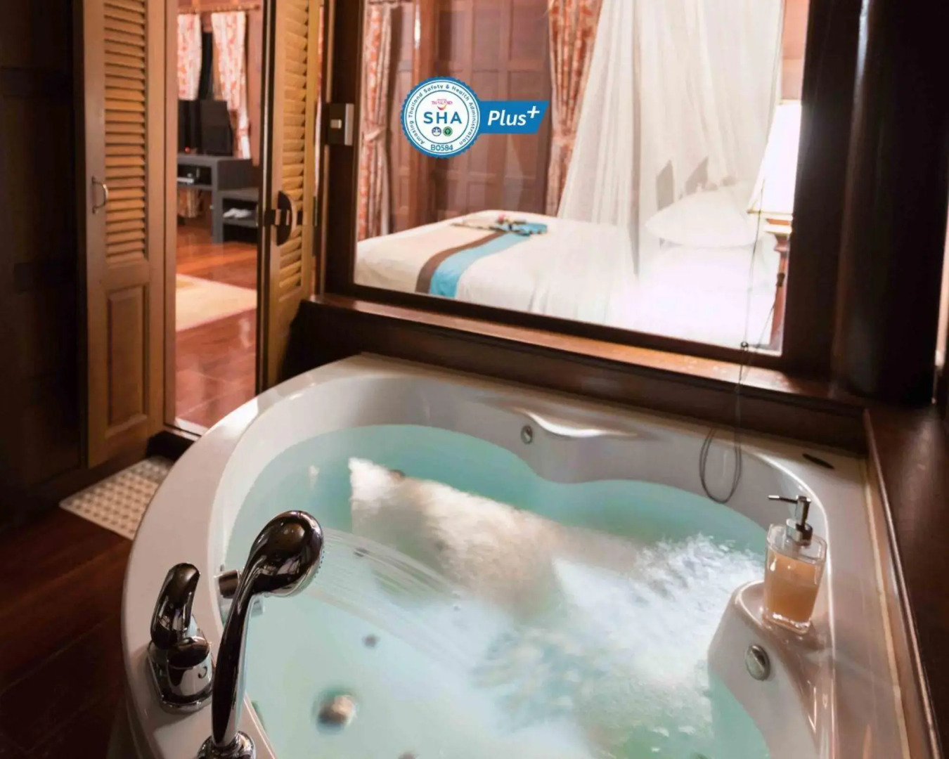 Baan Amphawa Resort & Spa