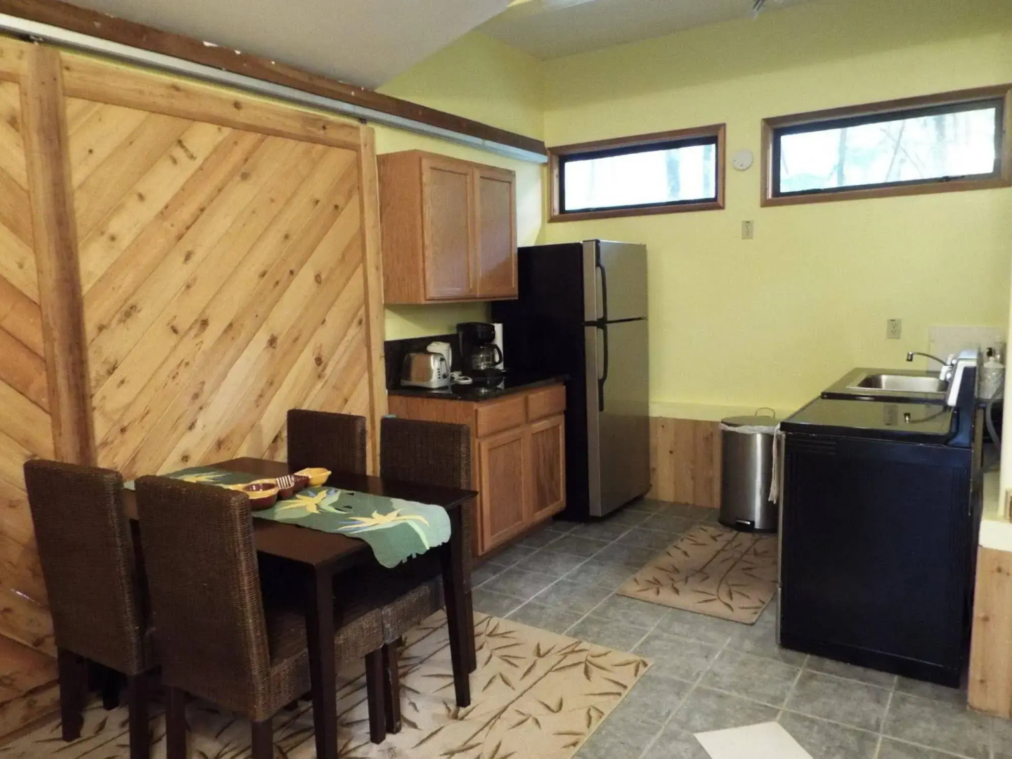 The Guest Cottages @ Volcano Acres Tree House