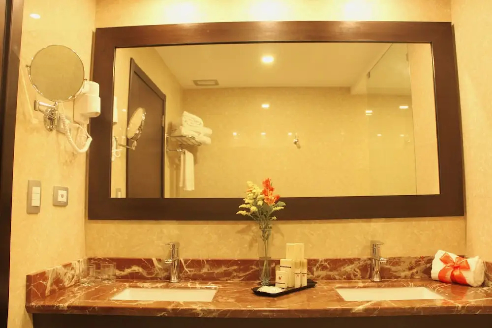 Waldorf Hotel Boutique