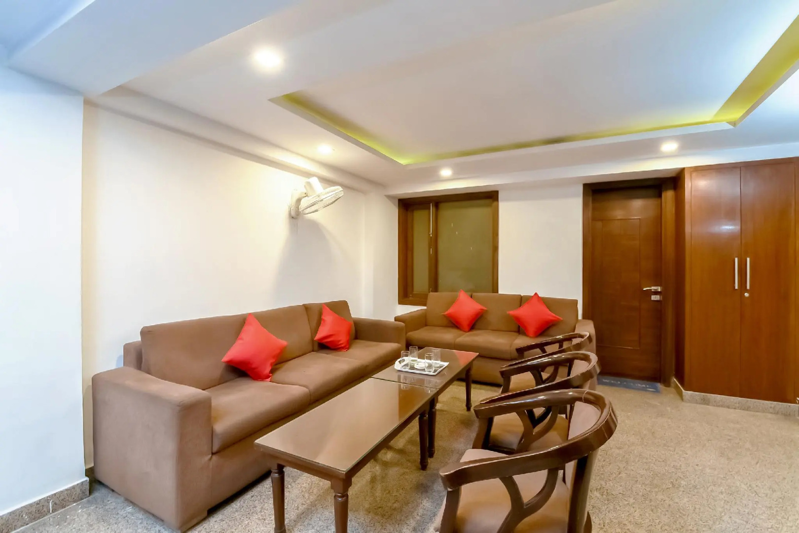 OYO Flagship 73119 Hotel Eagle Restaurant & Lodging