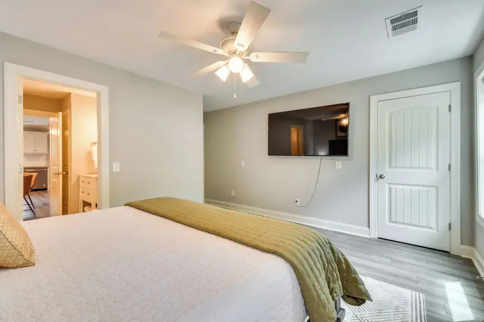 Walkable Condo 3 Mi to Unicoi State Park