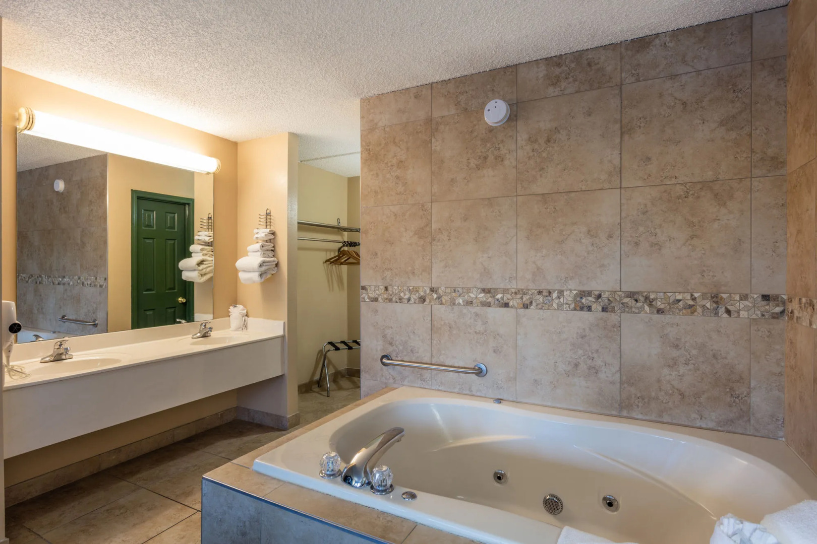 Angel Inn Near IMAX, a Travelodge by Wyndham