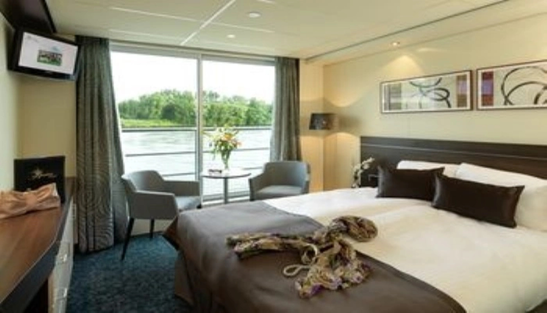 Crossgates Hotelship 4 Star - Osthafen - Frankfurt