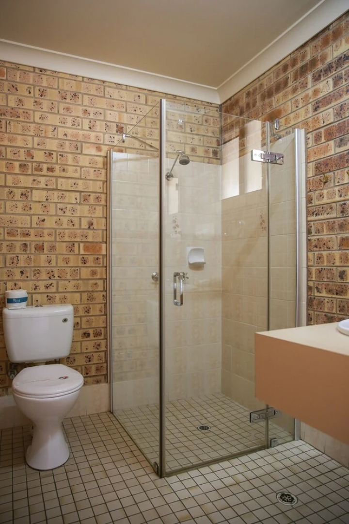 Clermont Country Motor Inn