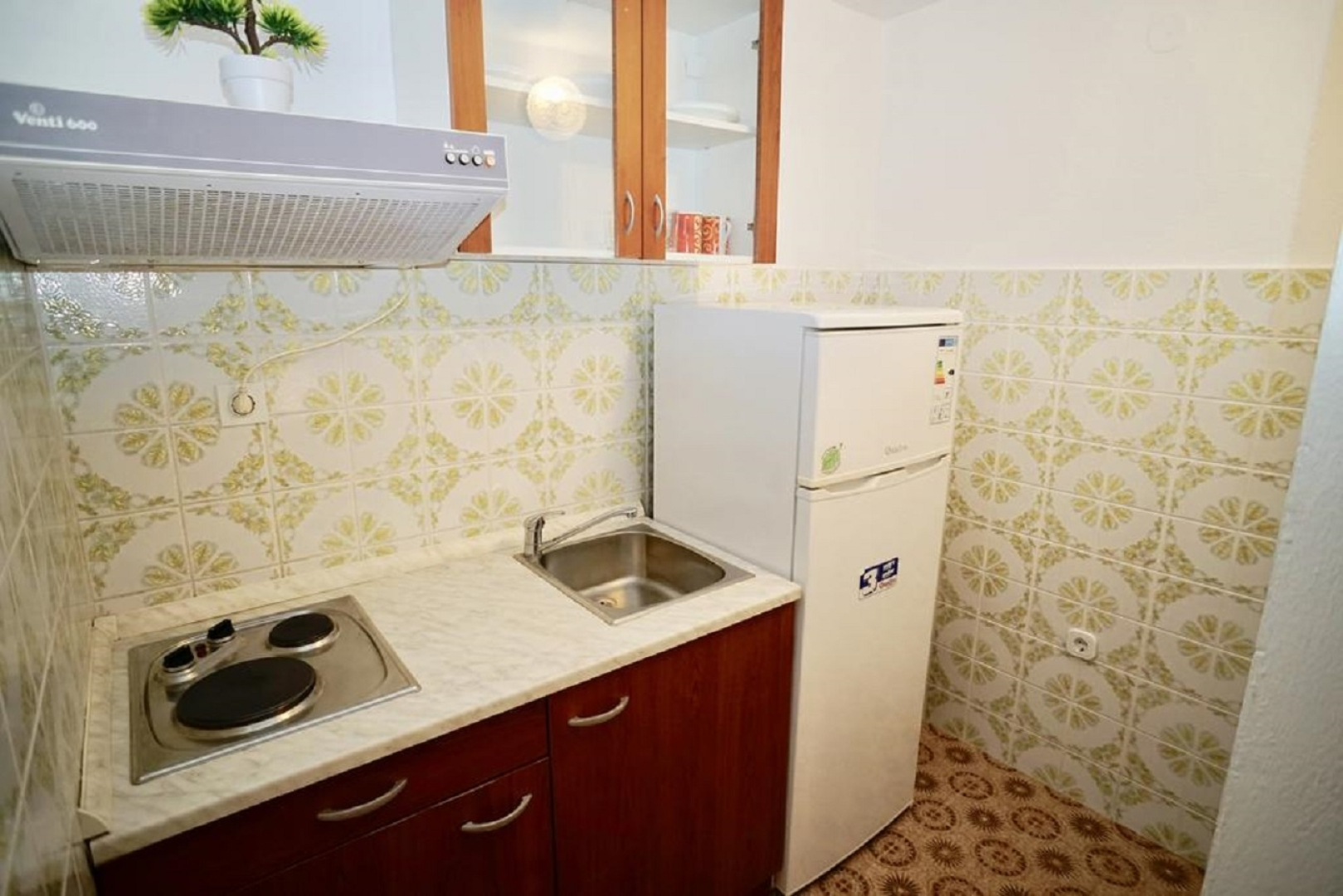 Apartment Rose - 30 m from the beach: A5 Seget Vranjica, Riviera Trogir