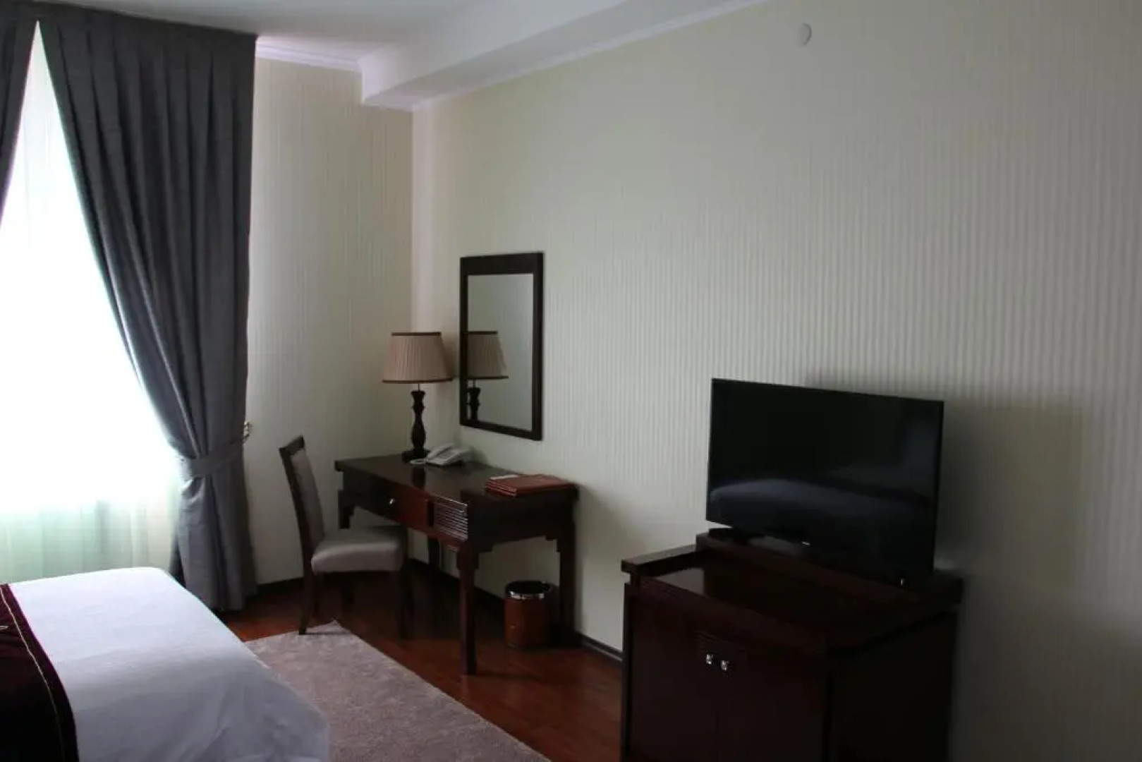 Отель Zargaron Plaza