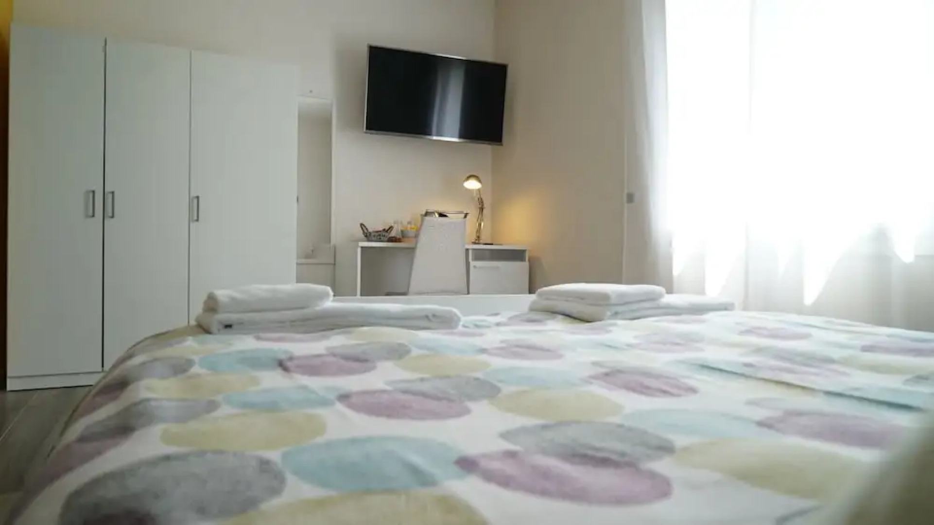 The White Building - [ROOMS]