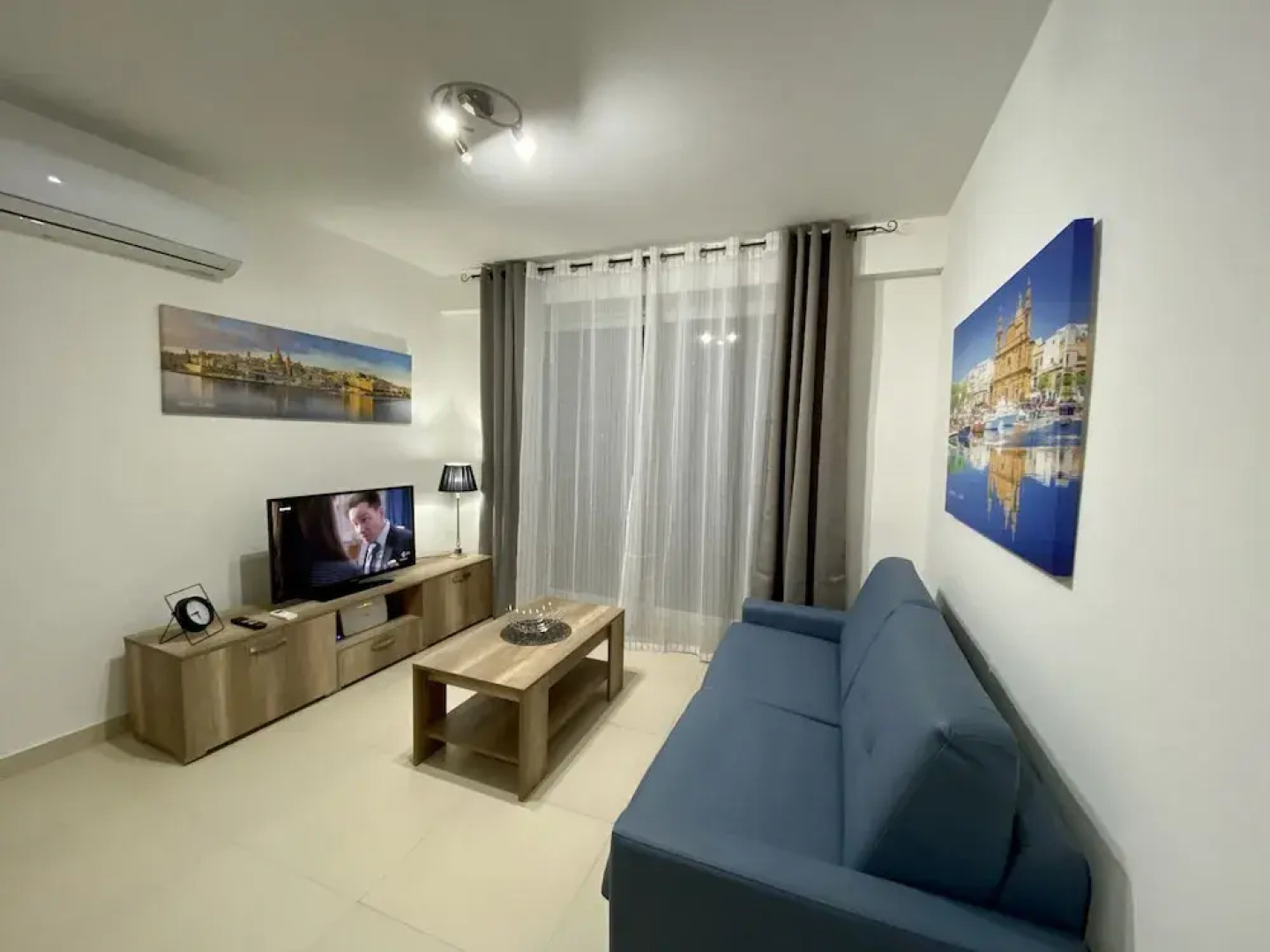 Centric and Modern Penthouse Close to Amenities