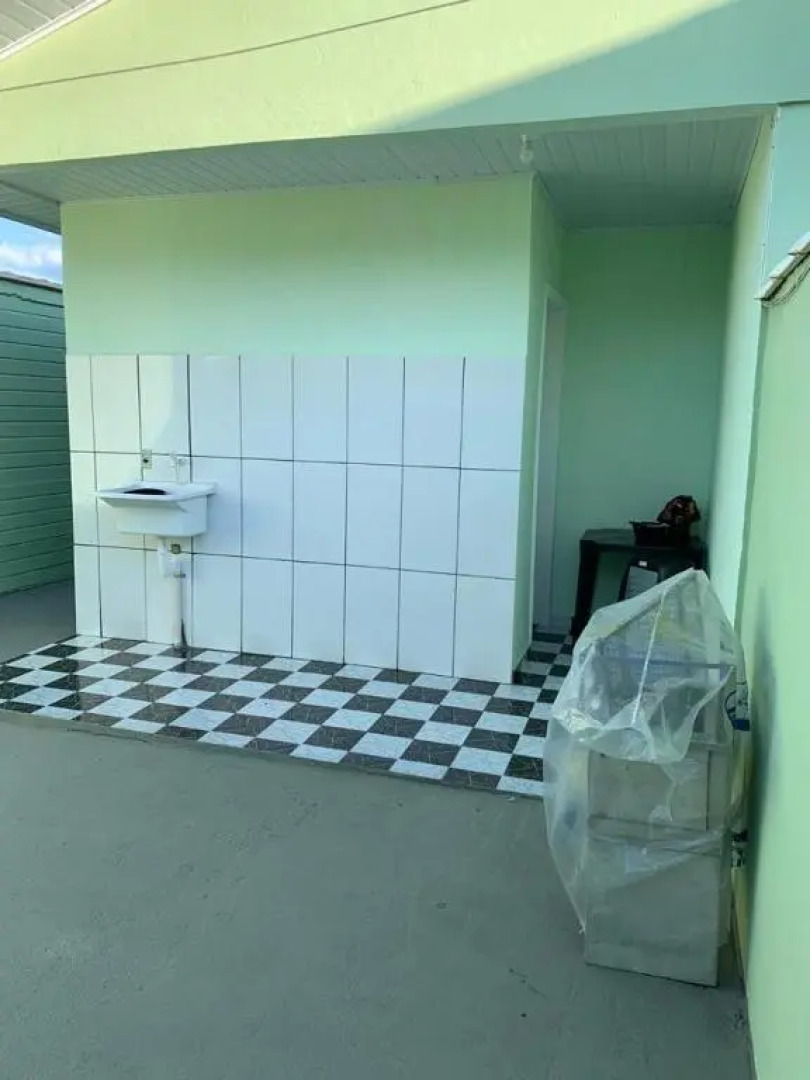 Casa, 1 quadra da praia.