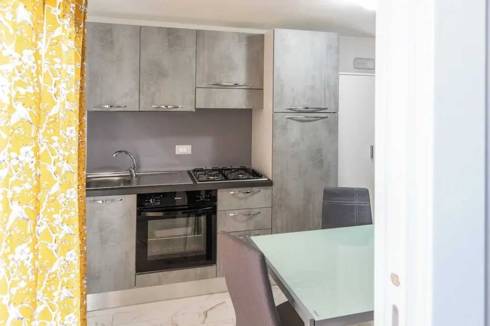 Residence con Piscina e Giardino