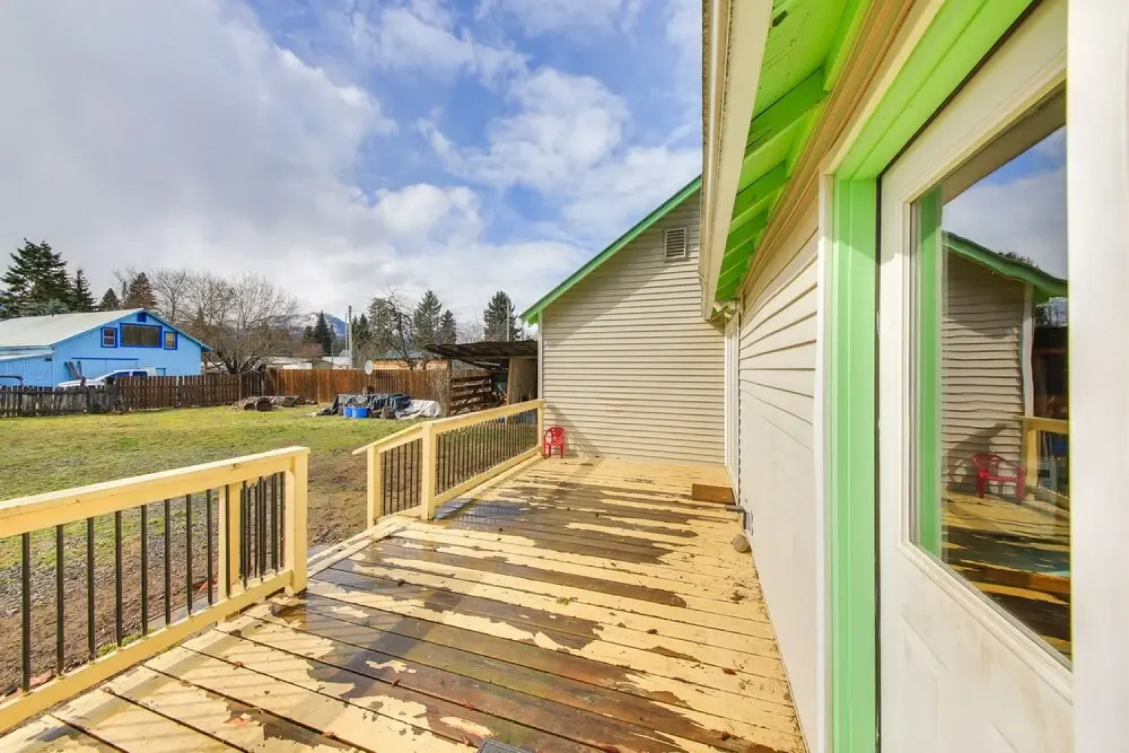 Clark Fork Vacation Home w/ Wood Stove Near Lake!