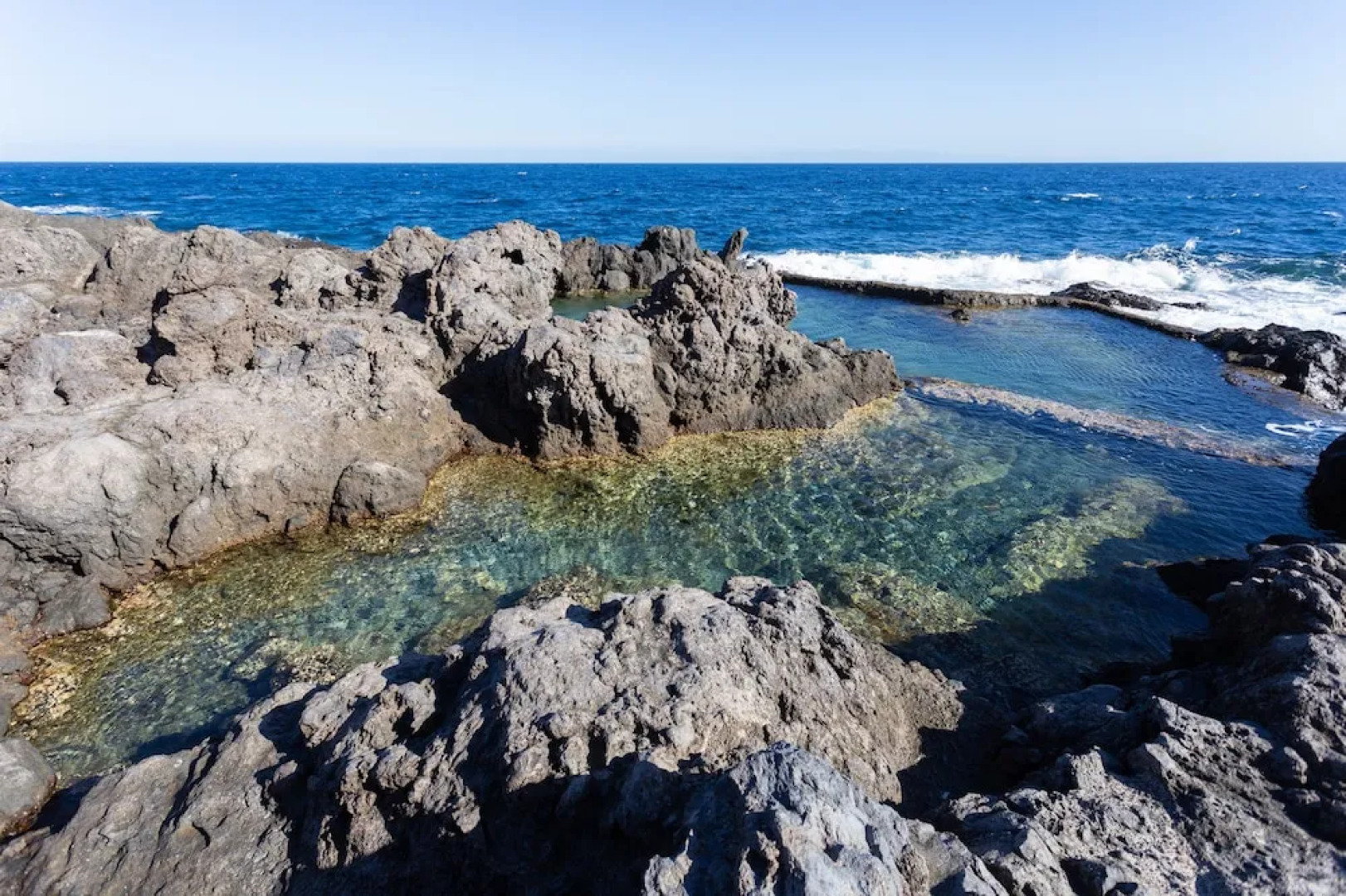 HomeLike Stunning Sea Front House with Wifi