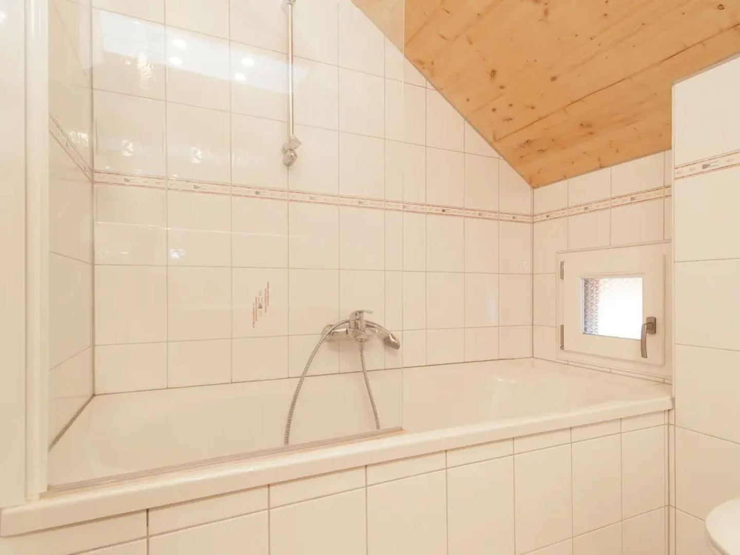 Spacious Chalet near Kreischberg Ski Area