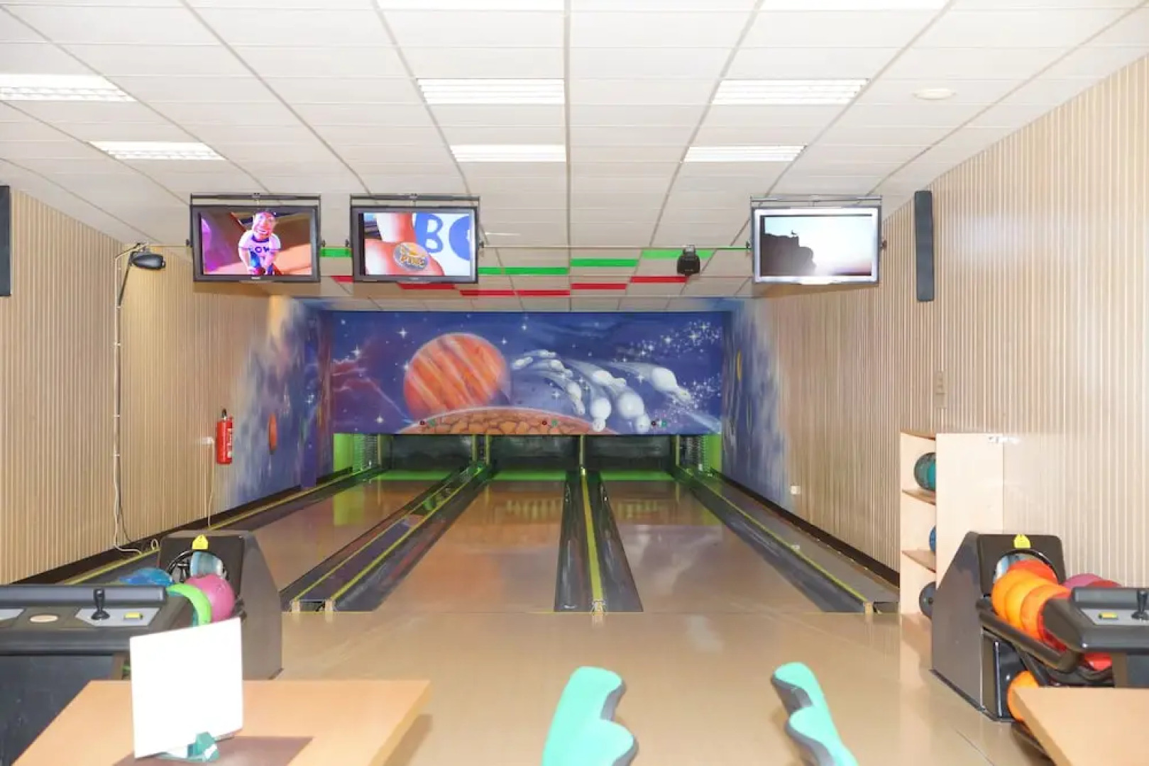 Warias Hotel & Restaurant