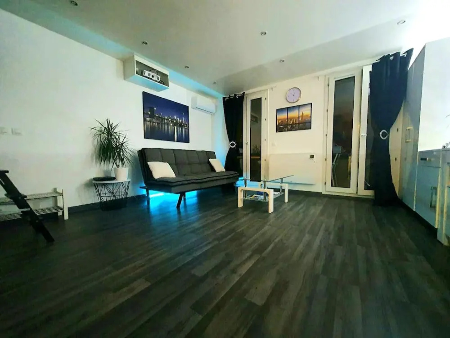 Studio in Poissy, With Wifi