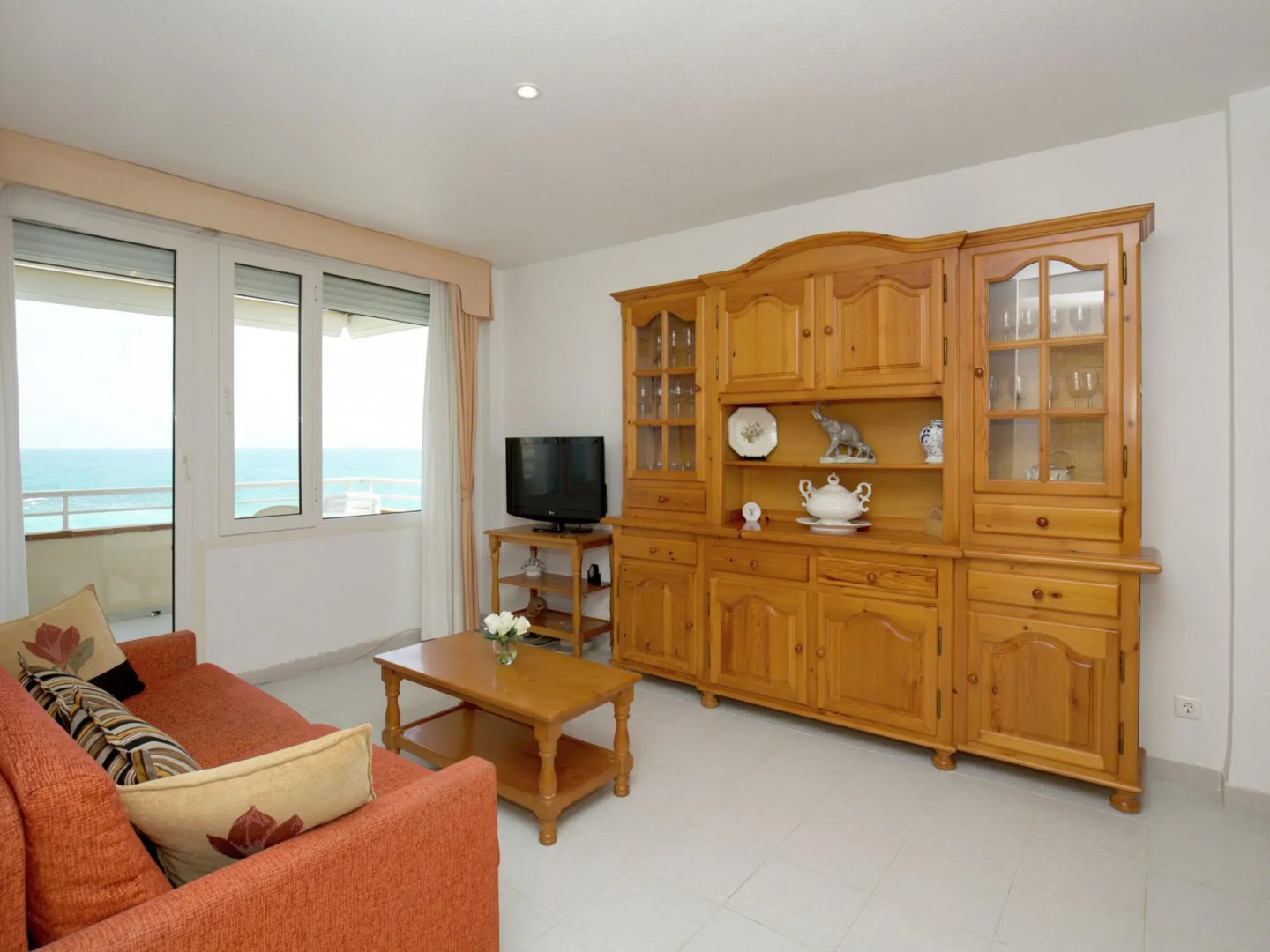 Well-Kept Apartment with Views of the Sea, Two Swimming Pools Near Vinaròs