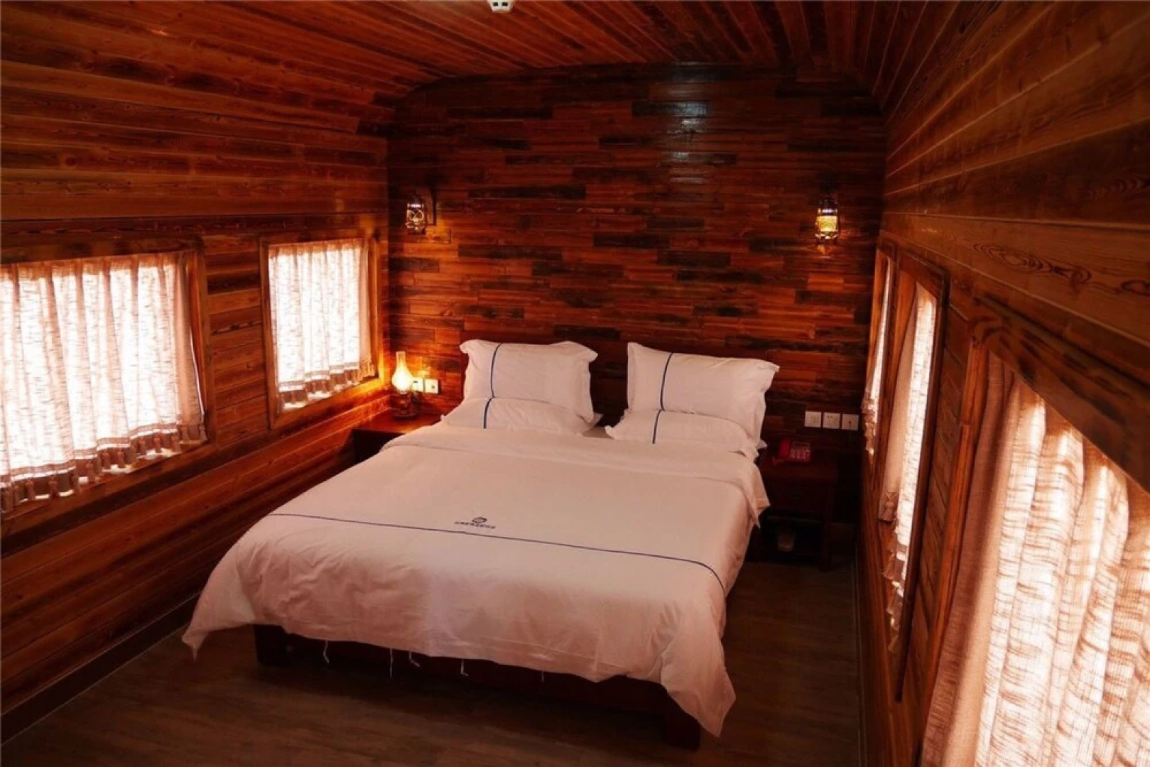 Jin Sha Hai Train Hotel