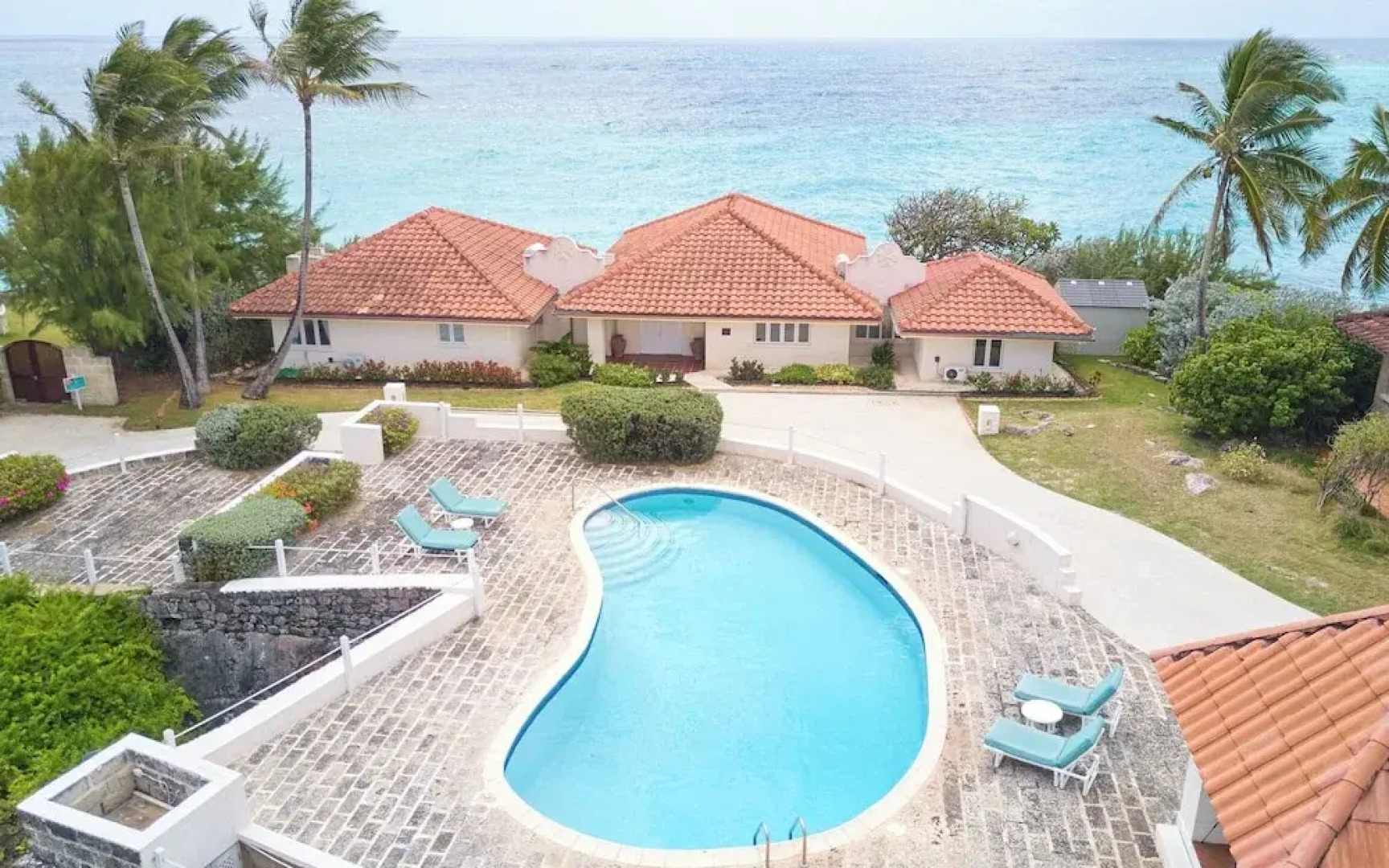 Maltese Falcon Villa 4bd by Zenbreak