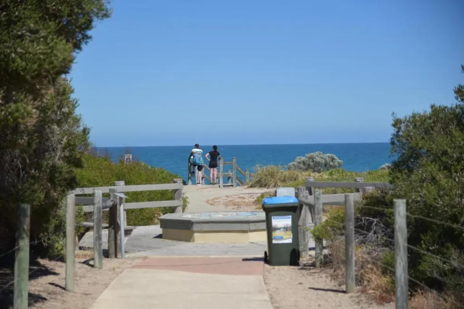 Halls Head Heaven Close To Beach sleeps 8