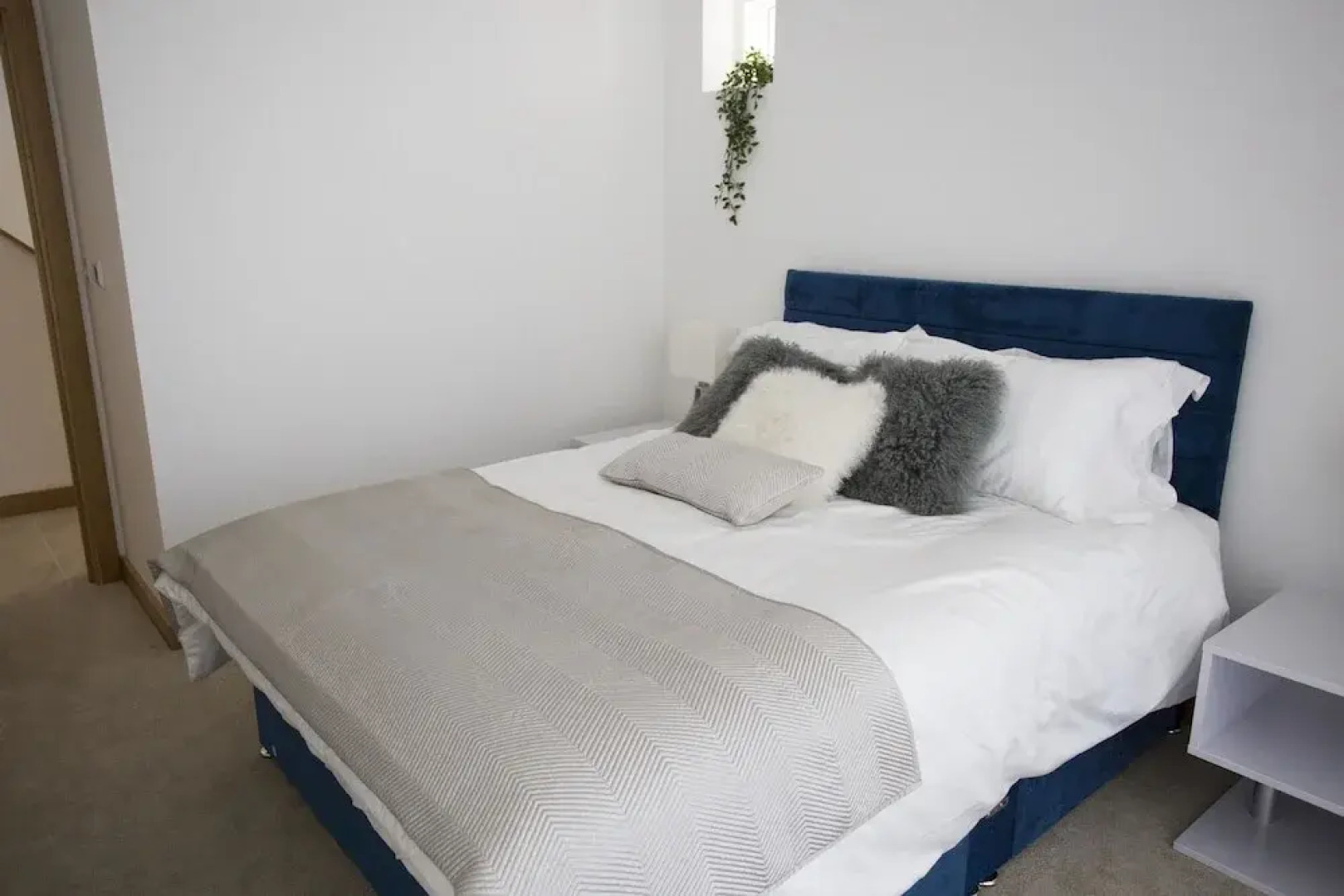 4 bed beach house with hot tub