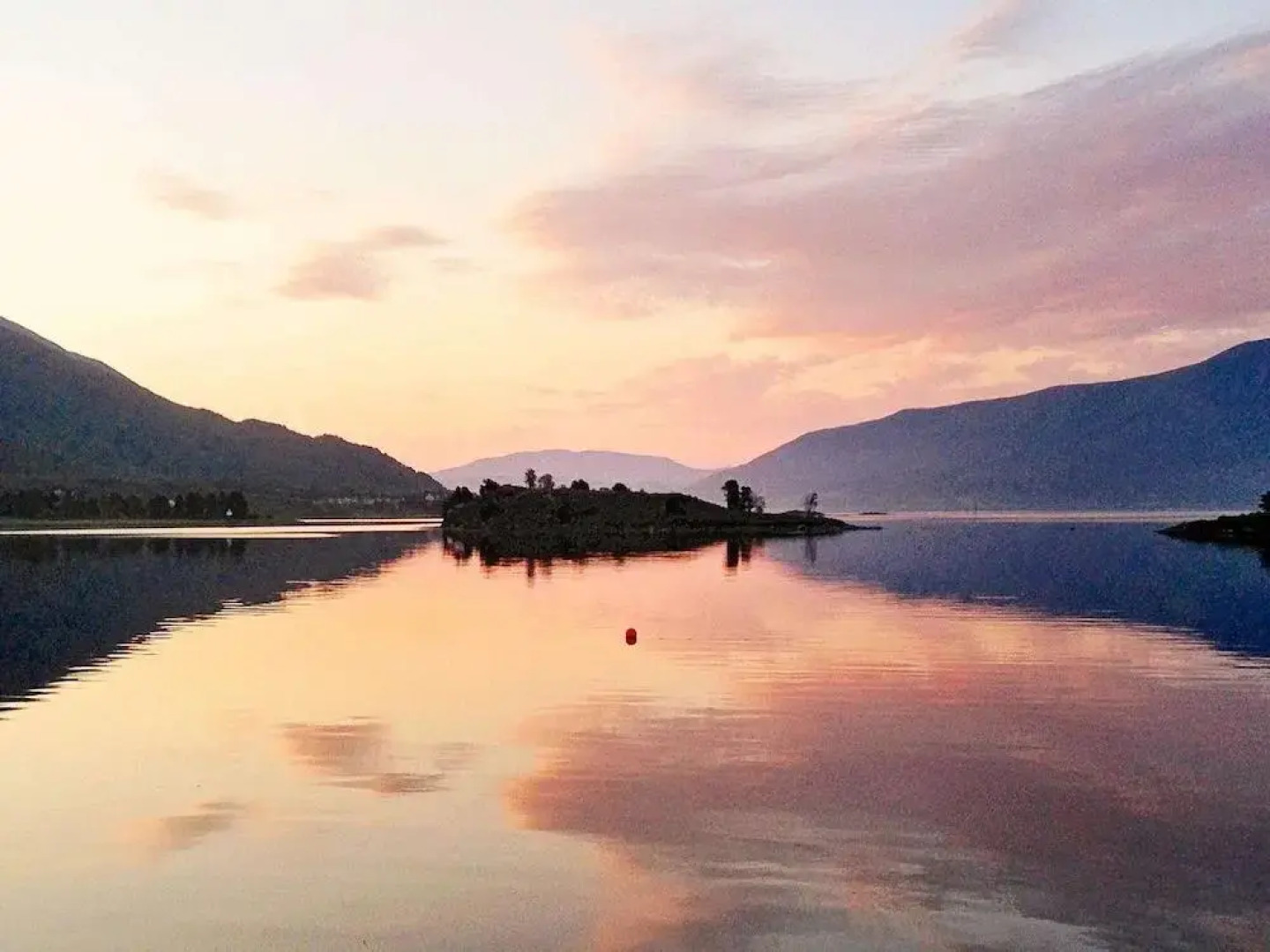 Four-Bedroom Holiday home in Gullesfjord