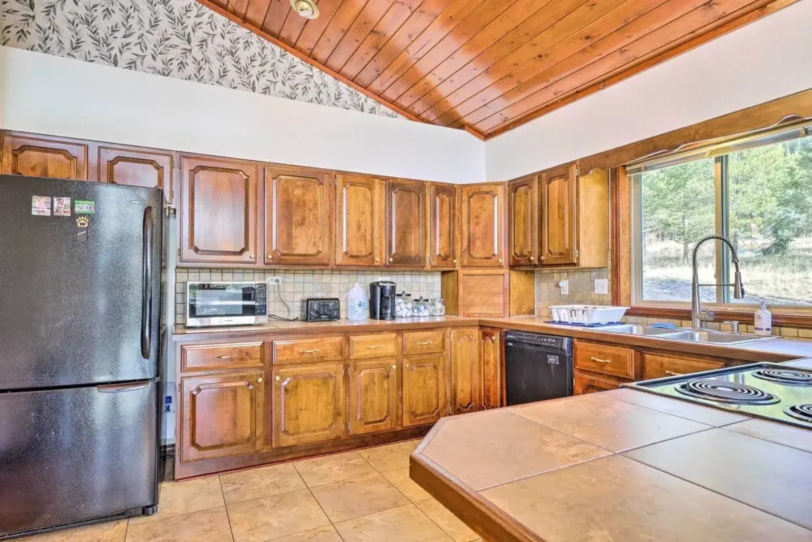 Woodland Park Hideaway w/ Mtn Views & Hot Tub