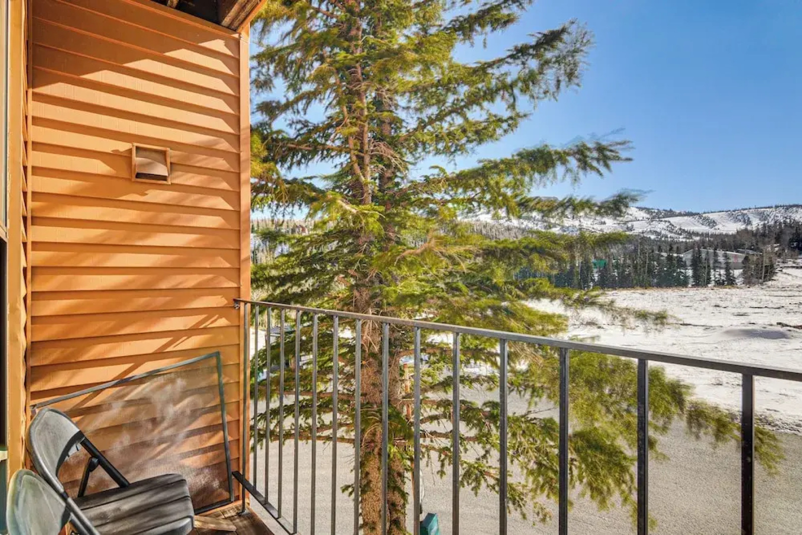 Walk to Lifts: Brian Head Condo w/ Ski Locker!