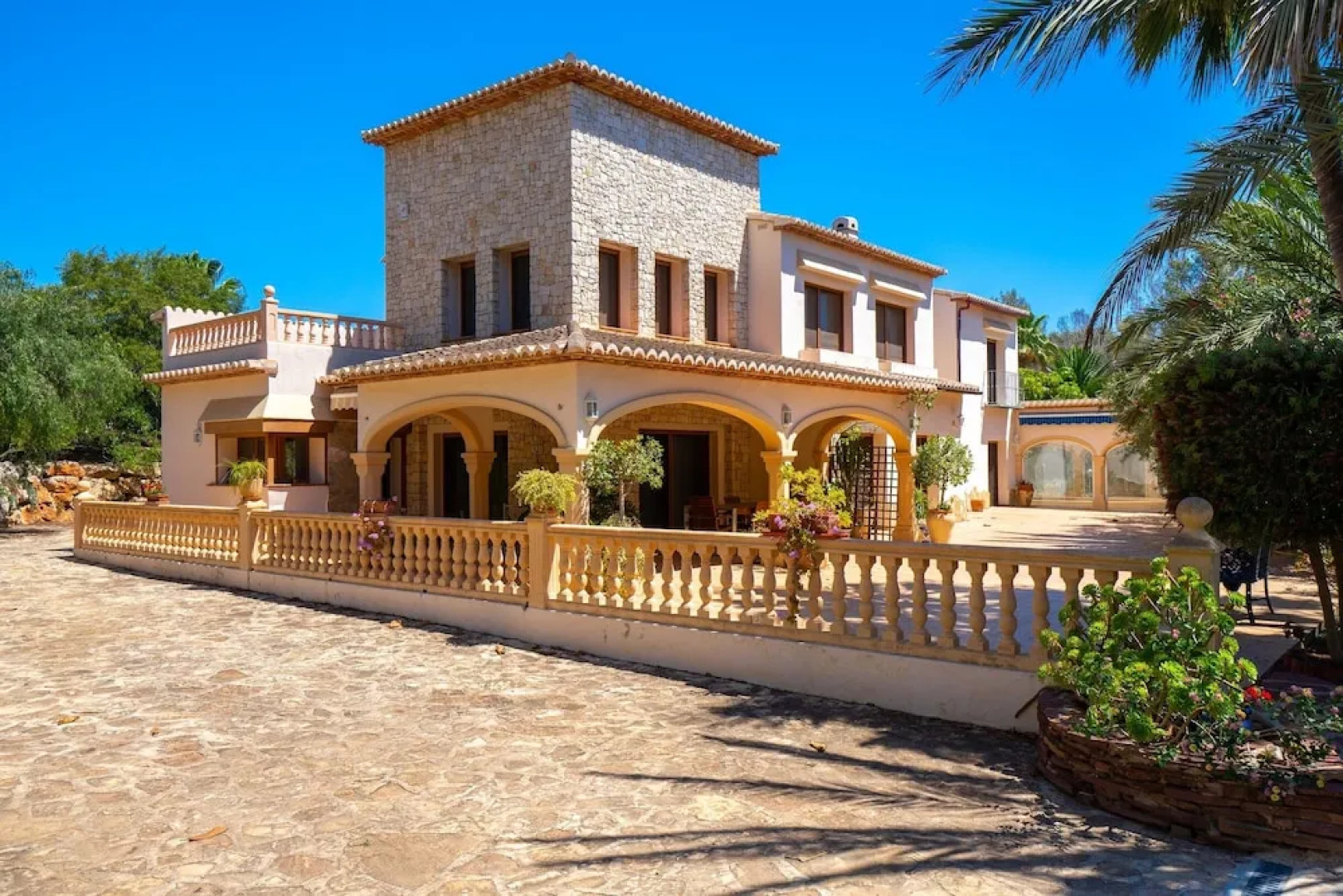 Gorgeous private villa for 10 in Moraira