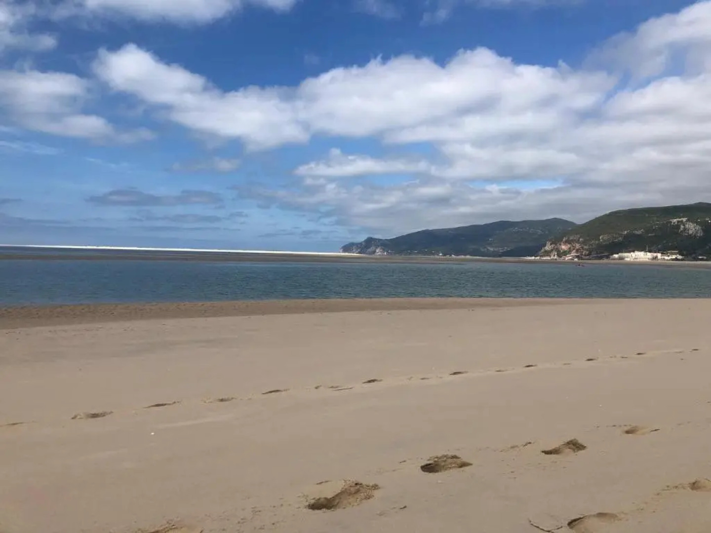 Beautiful Penthouse Apartment With Terrace - 4 Minute Walk to the Beach