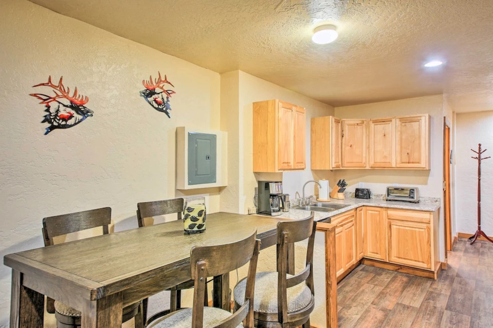 Priest Lake Apartment Near Hiking Trails!