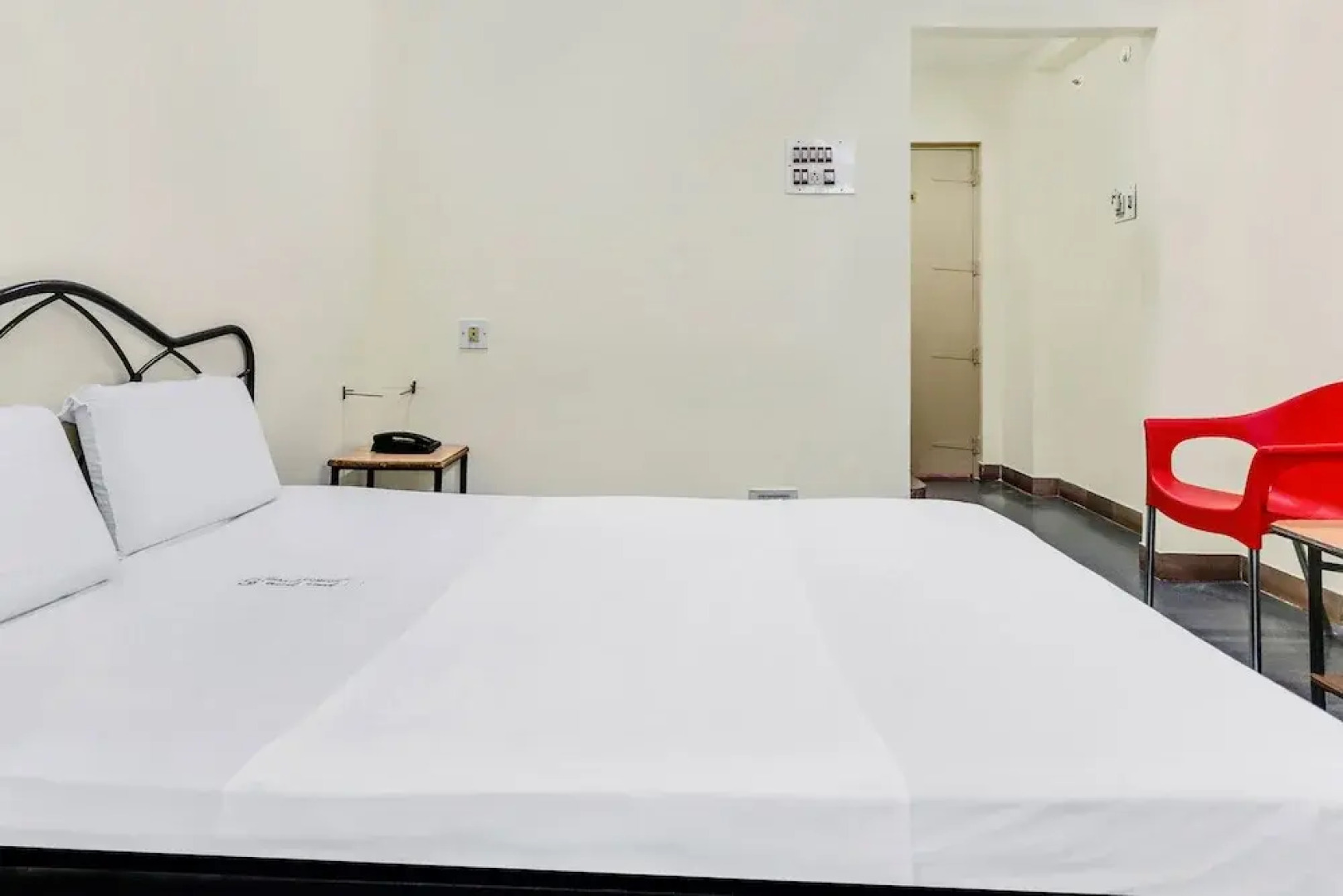 SPOT ON 44268 Shanthi Comforts