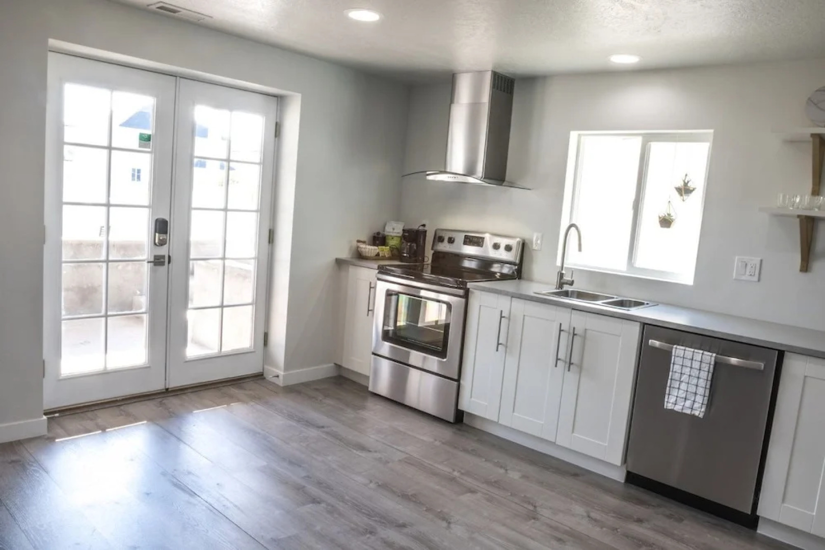 New Luxury Apt Close to Shops, Ski Resorts, and More