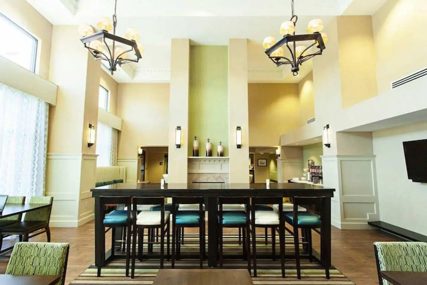 Hampton Inn & Suites Albany Airport