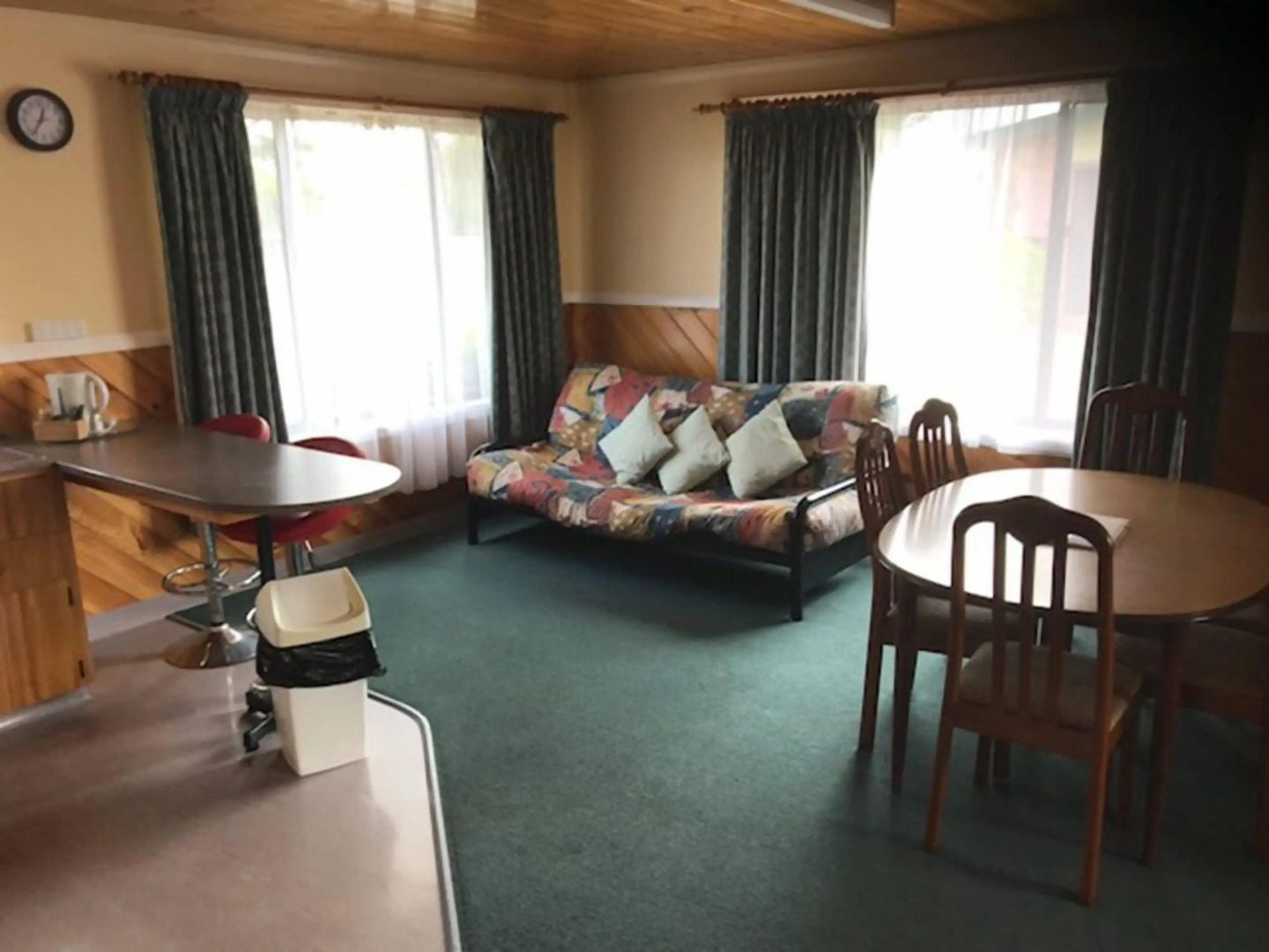 Kellraine Holiday Units