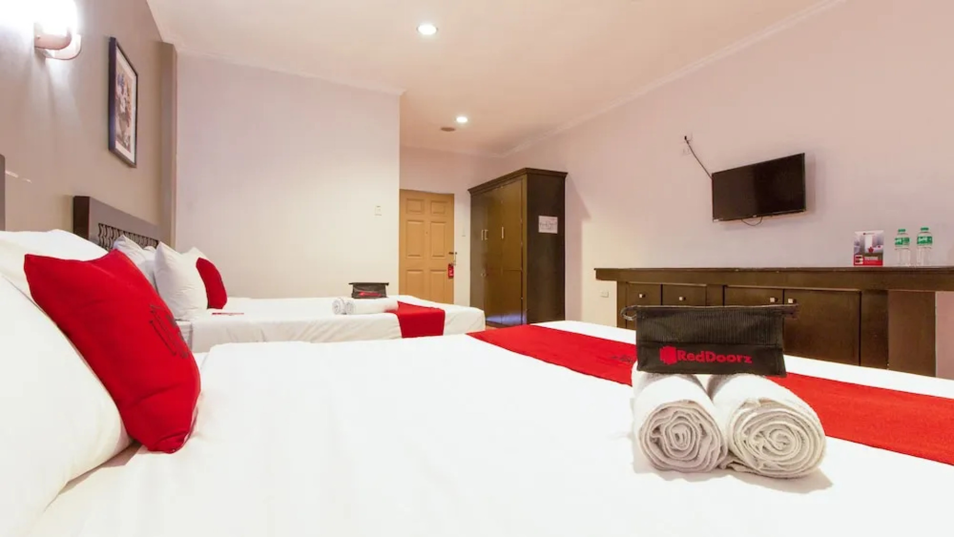 The Charm Bed and Breakfast by RedDoorz