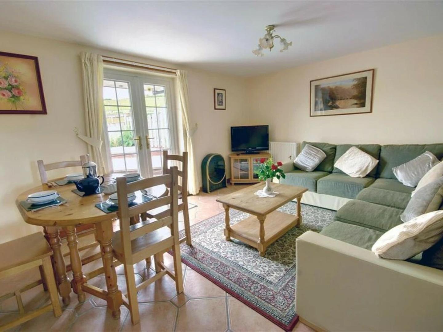 Pleasant holiday home in South Molton with Garden