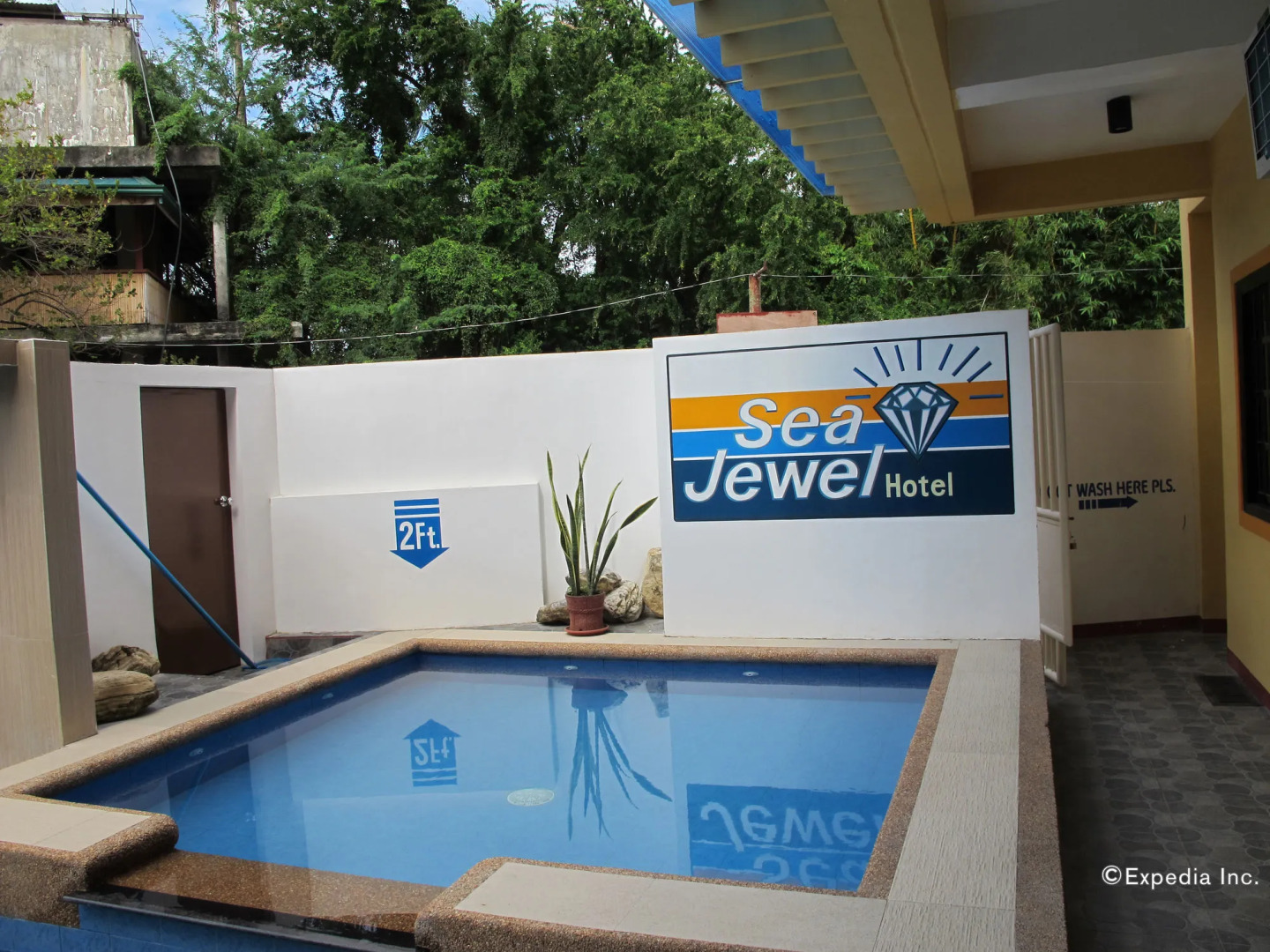 Sea Jewel Beach Resort Puerto Galera