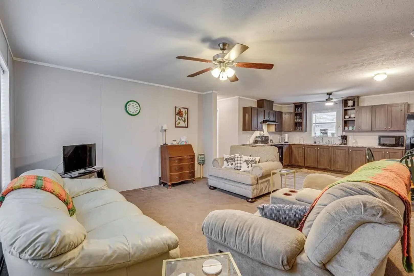 Pet-friendly Home ~ 10 Mi to Hocking Hills!