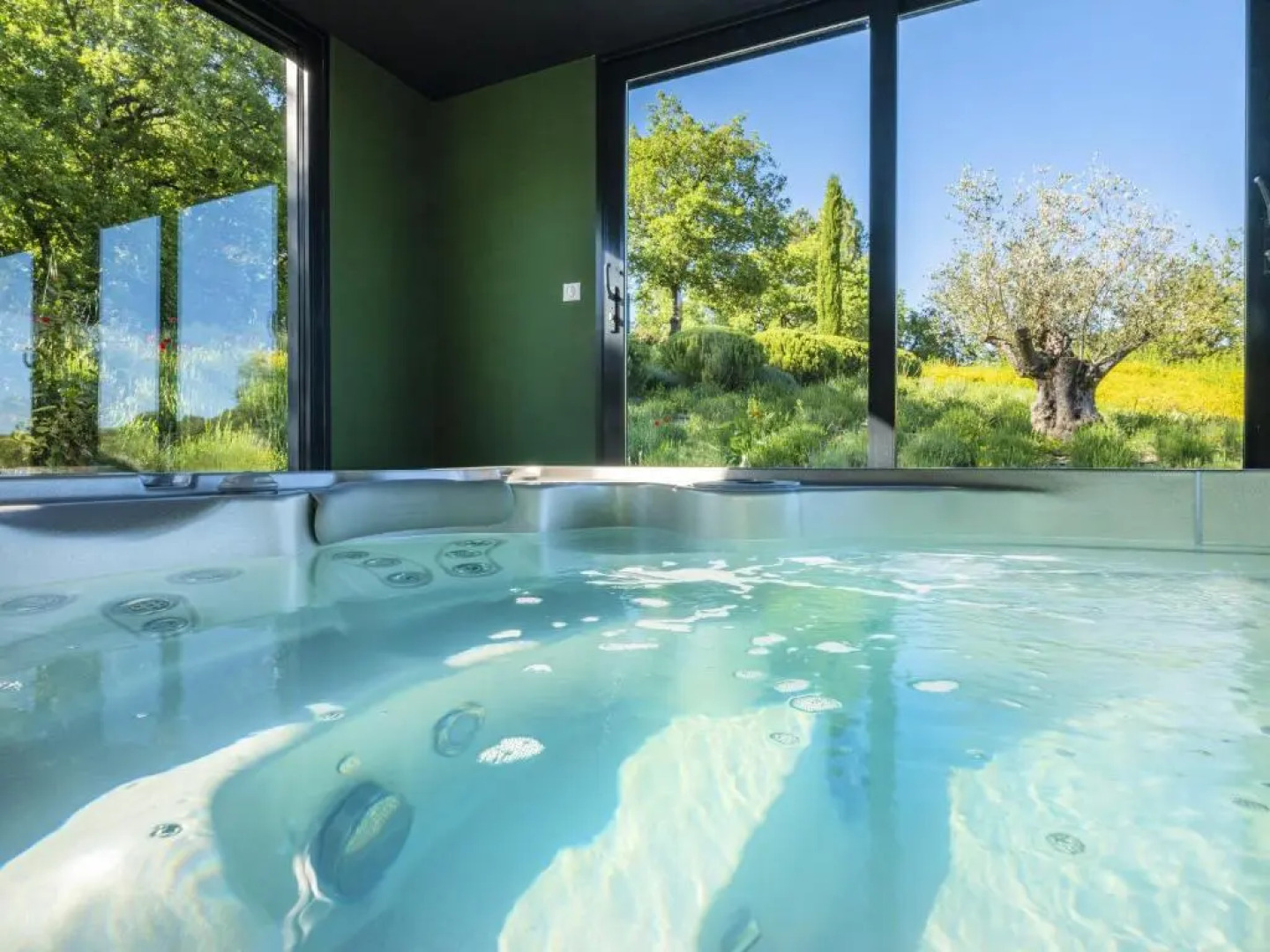 Studio avec piscine partagee jardin clos et wifi a Forcalquier