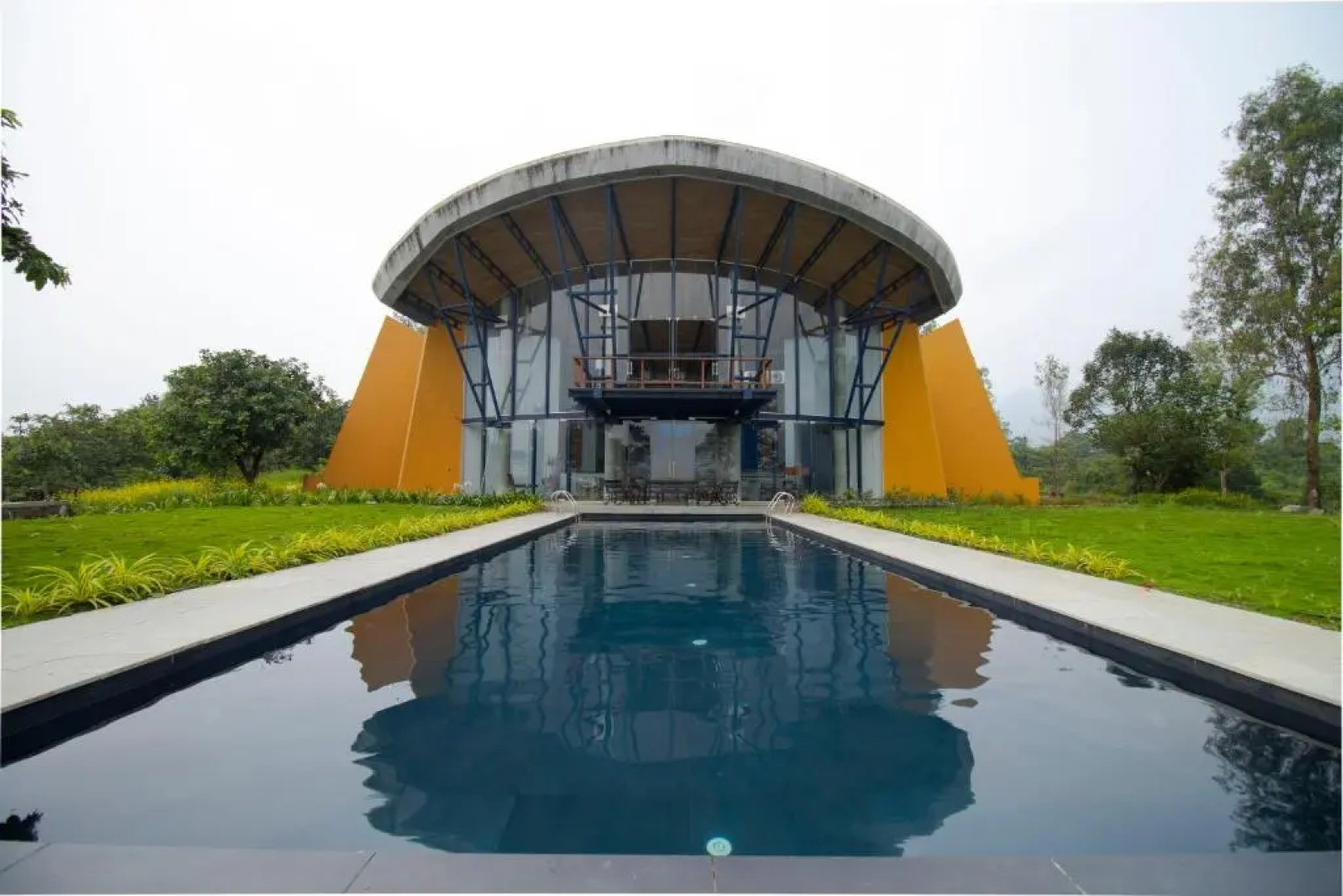 SaffronStays Solasta, Mulshi - Infinity Pool Villa with Mulshi DAM Views