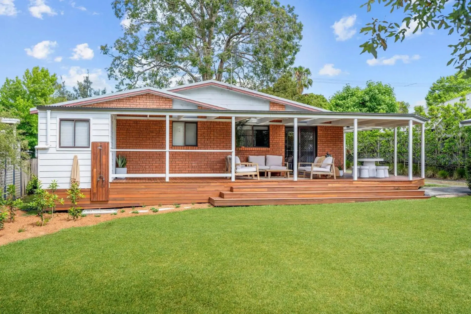 SANDALWOOD Huskisson 4pm Check Out on Sundays