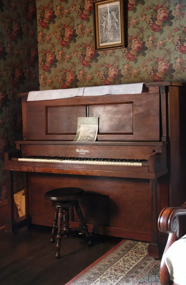 The Simmons-Bond Inn